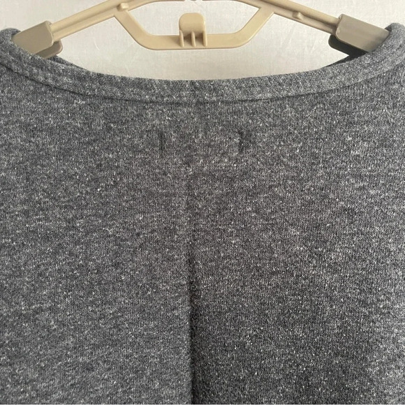 3/4 sleeve “this is no ordinary housewife” sweatshirt size L/XL - Picture 10 of 13